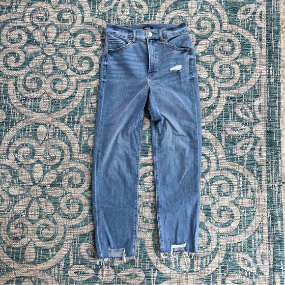 Express Super High Waisted Ripped Raw Step Hem‎ Supersoft Mom Jeans - Picture 3 of 11